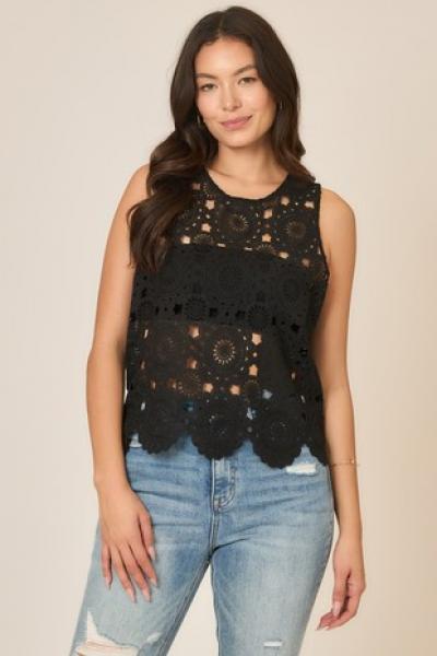 Medallion Broquet Top